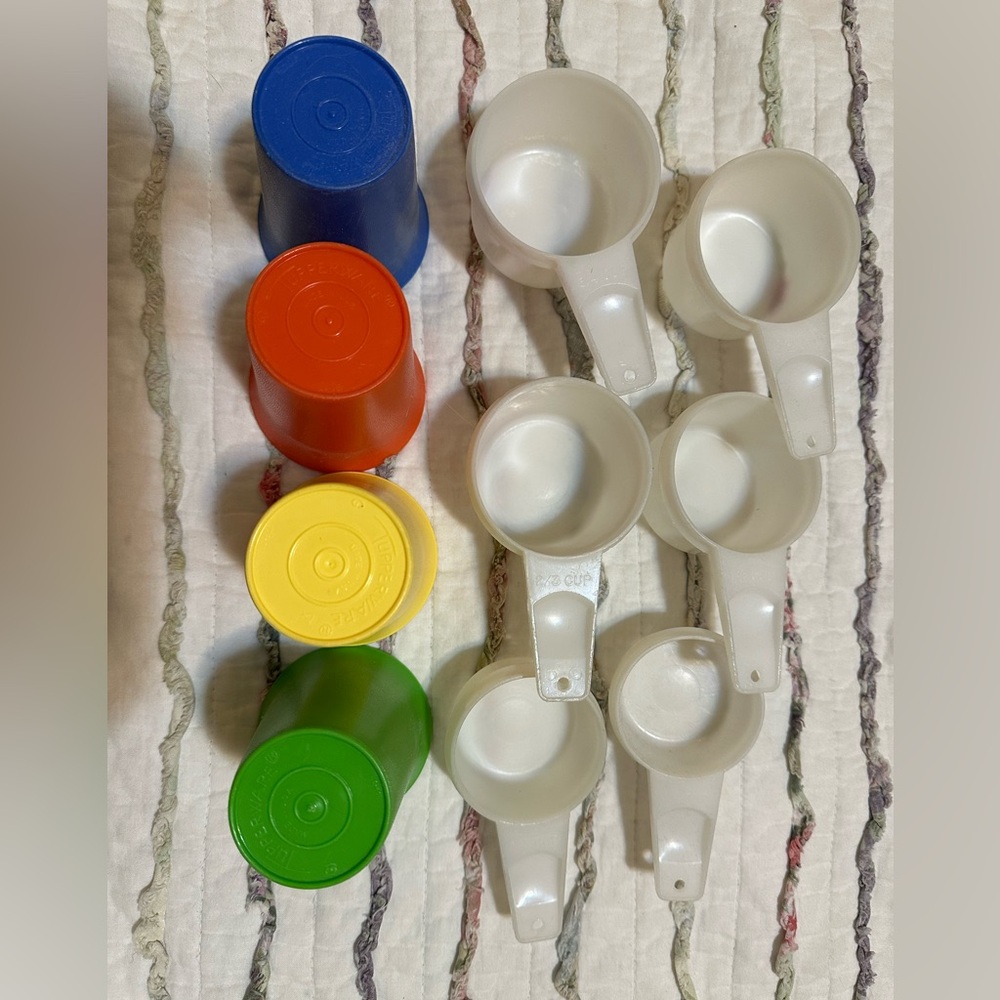 Vintage Tupperware drinking & measuring cups